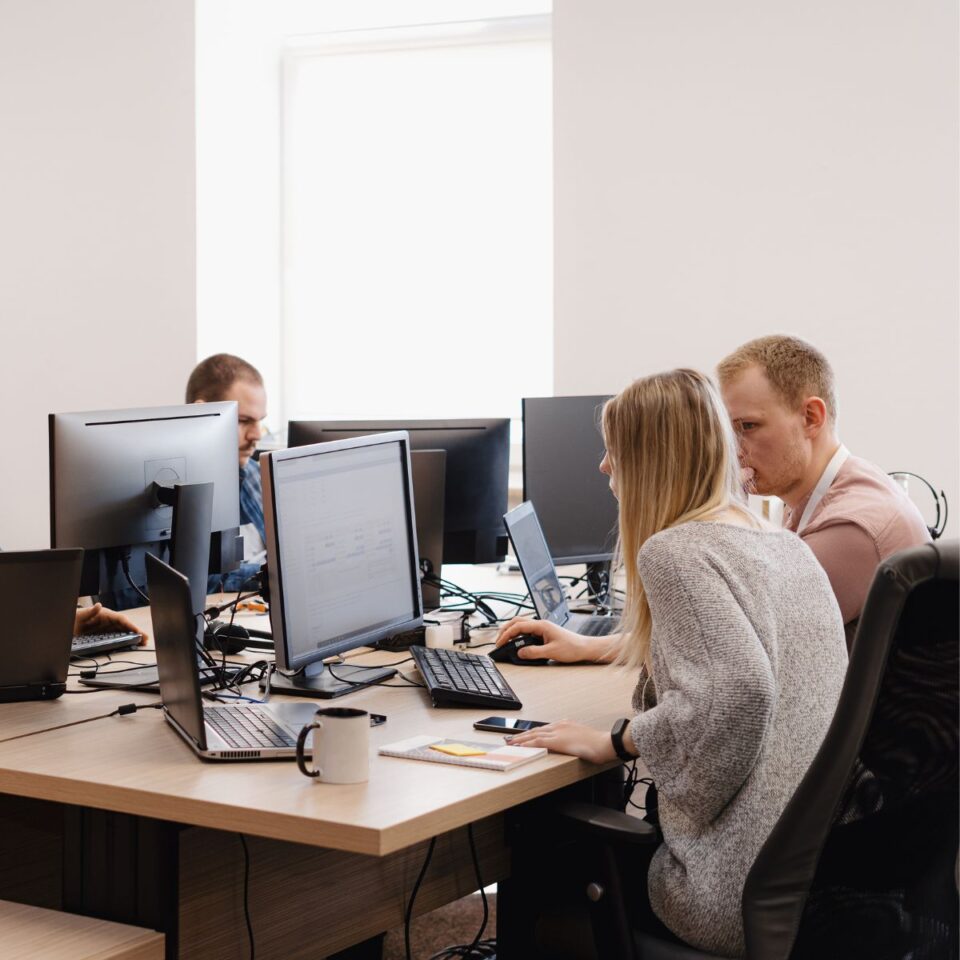 foto personas oficina